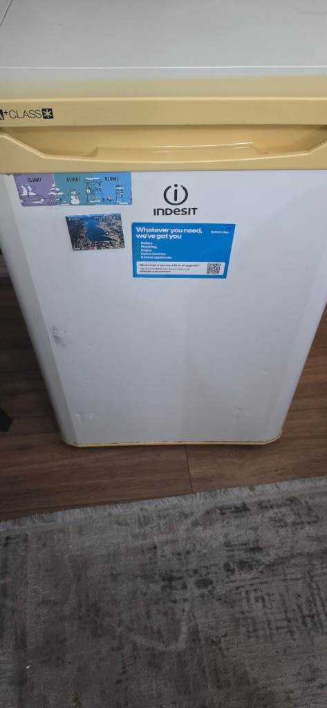 Indesit undercounter fridge with freezer compartment 