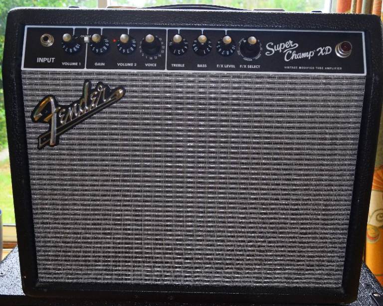 Fender Super Champ XD 2-Channel 15-Watt 1x10" Guitar Combo