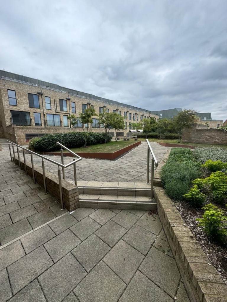 2 bedroom flat in Flat , Caledonian Building, Mill Hill