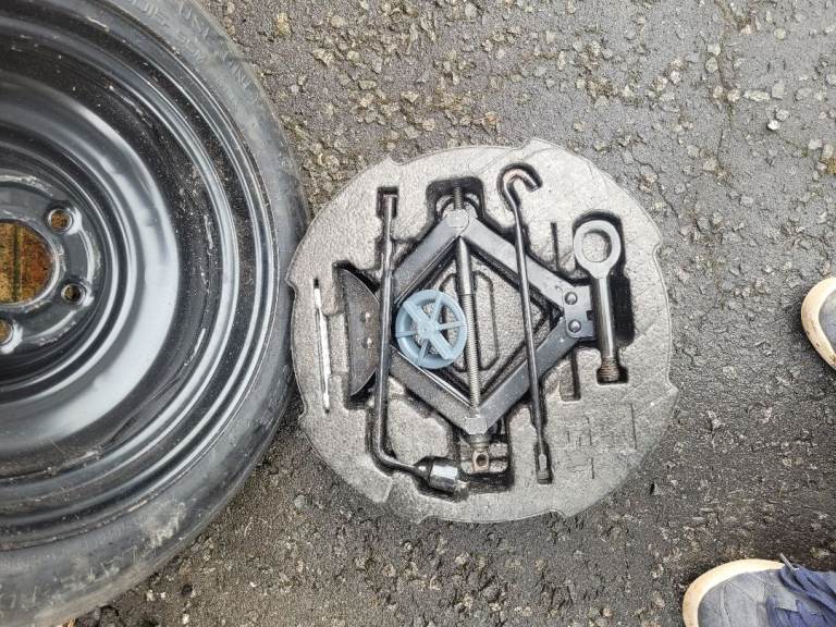 Space saver 5 hole tyer plus jack