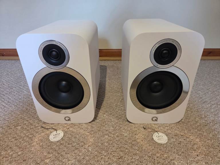 Q Acoustics 3030i 