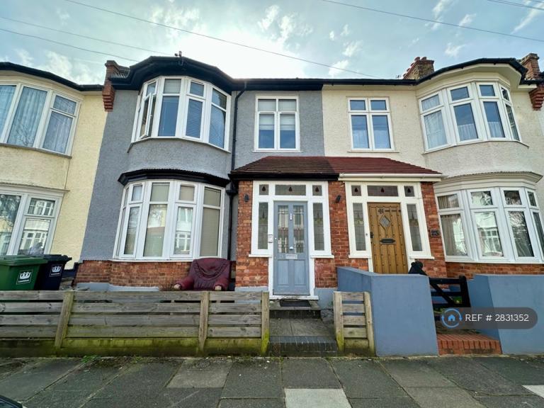 4 bedroom house in Parbury Road, London, SE23 (4 bed) (#2831352)
