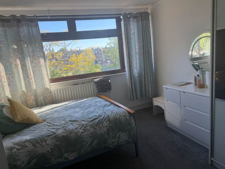A double room available in barking 