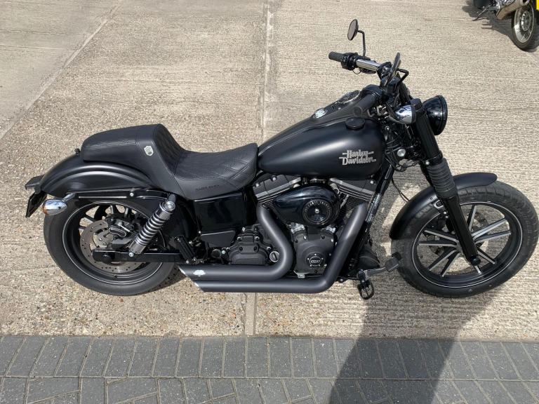 Harley-Davidson FXDBC STREET BOB LTD 16