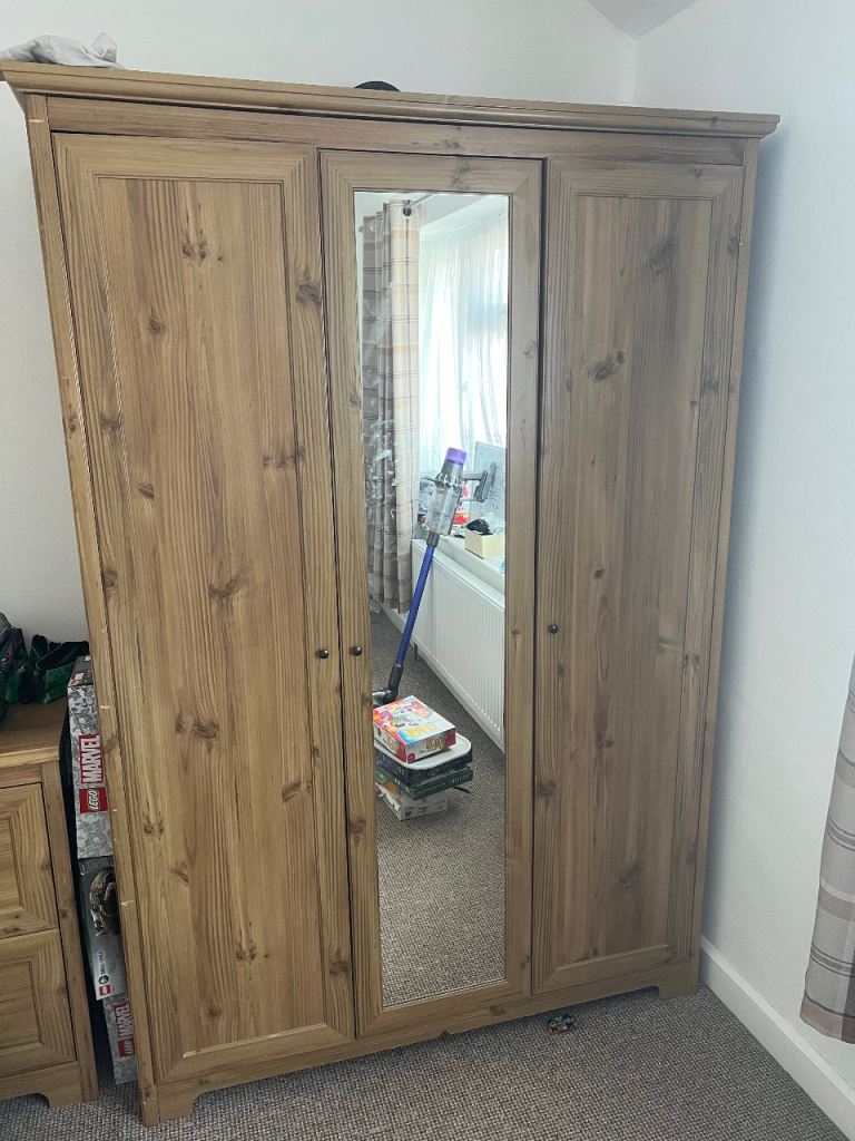 Bedroom Furniture Set – 2 Wardrobes, 2-Drawer Chest & 2 Bedside Cabinets