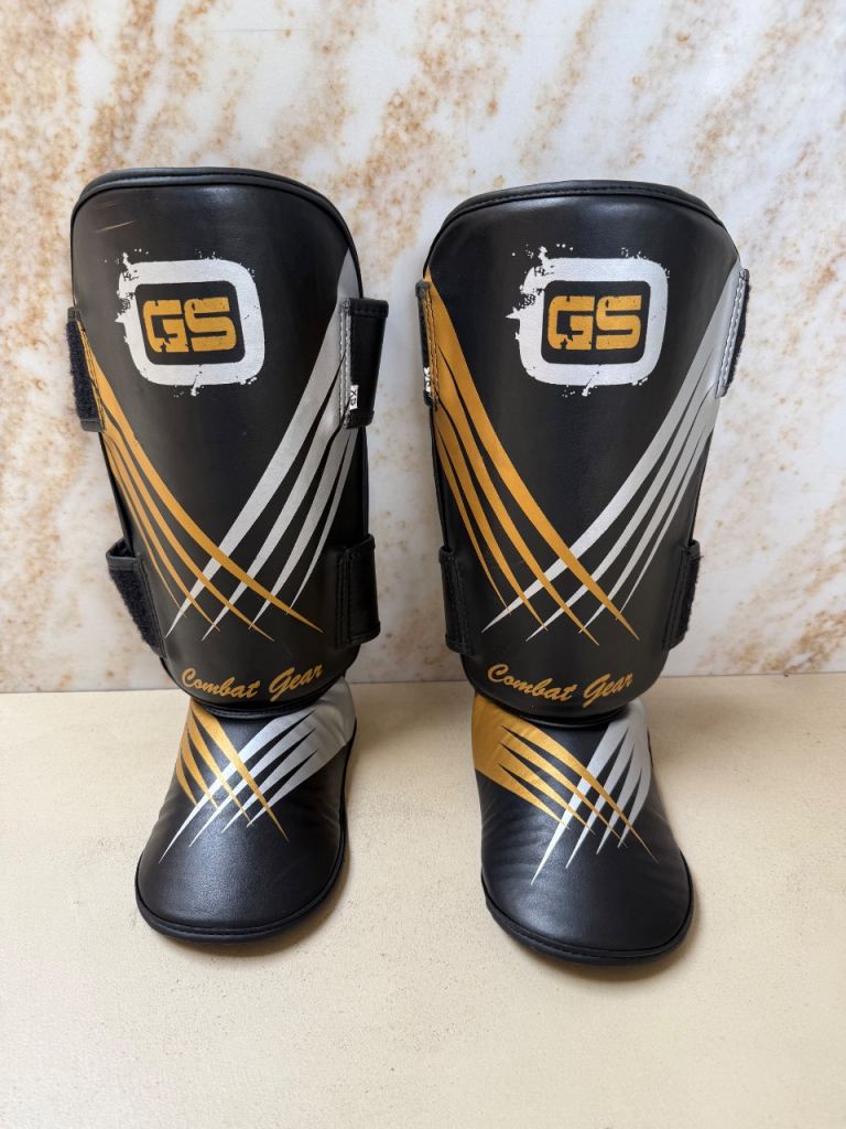 Kids shin guards Muay Thai, kicking boxing - excellent condition