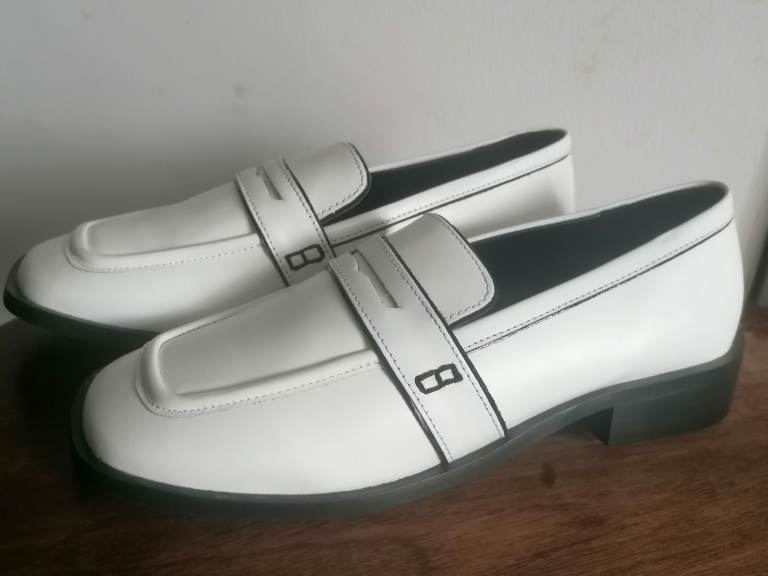 Brand new TopShop White Leather Women’s UK size-7.  Loafer Flat Slip On Oxford Shoes.