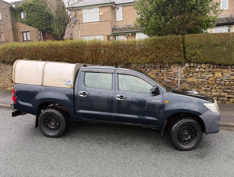 2012 Toyota Hilux DOUBLE CAB 2.5 D-4D 4X4 MANUAL BLACK PICK UP Diesel Manual