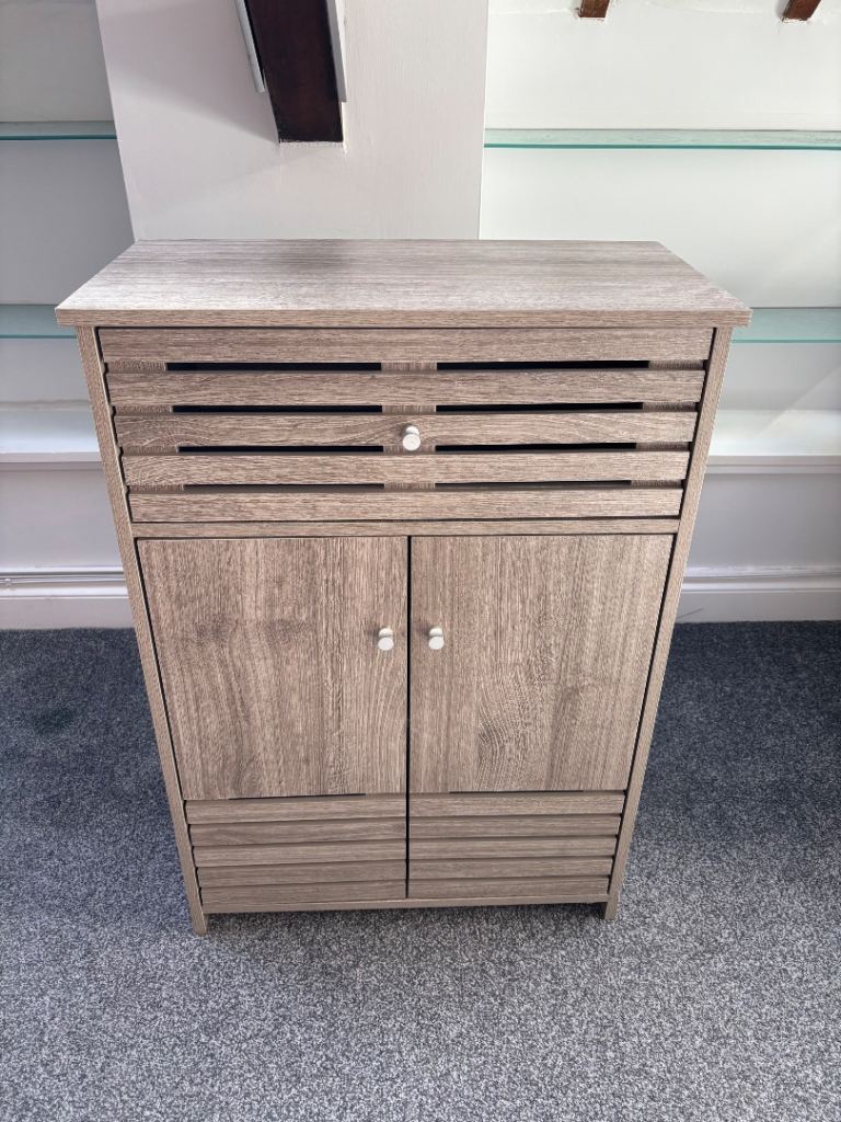 Wooden Cabinet with Drawer and Doors – Great Condition