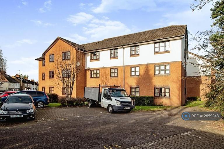 1 bedroom flat in King Georges Avenue, Watford, WD18 (1 bed) (#2659243)