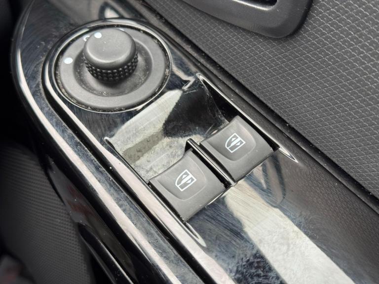 2014 Renault Clio 1.2 16V Dynamique MediaNav 5dr HATCHBACK PETROL Manual