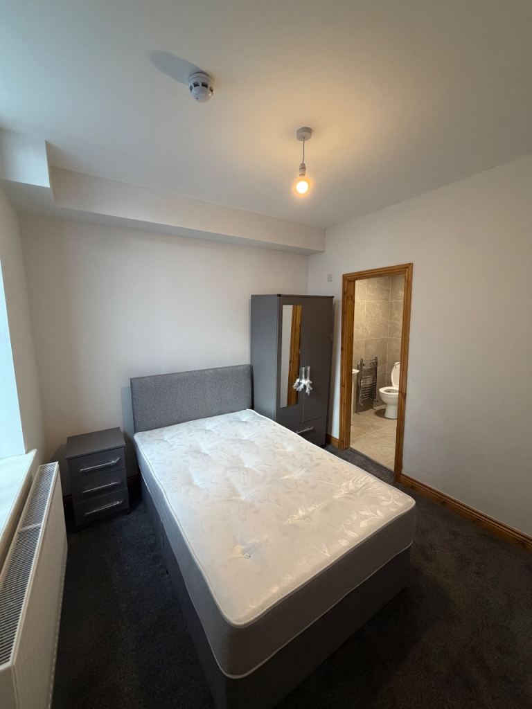 Double room with private ensuite 