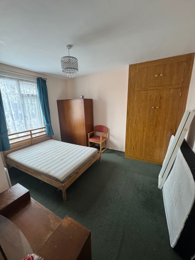 Big double room for rent 