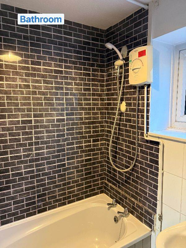TWO over 35 UC tenants HB claimants ONLY (to move in together) - NO DEPOSIT REQUIRED