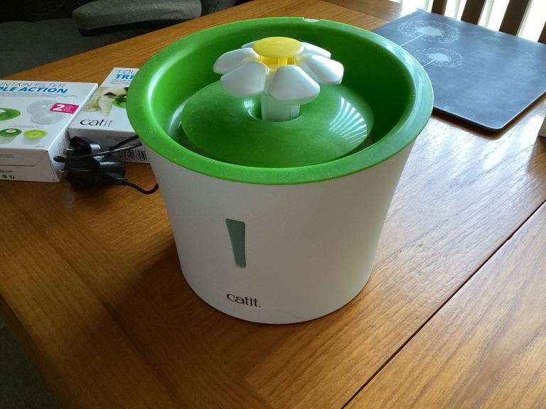 Cat water fountain 