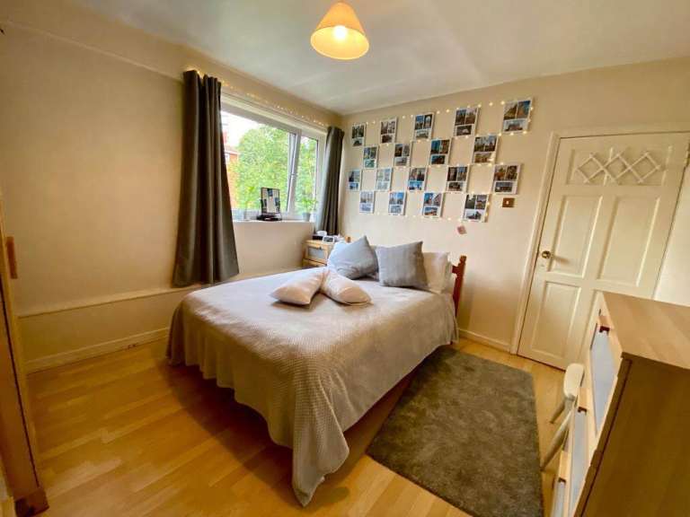 Spacious & Cosy double room for rent at SW15 4BL