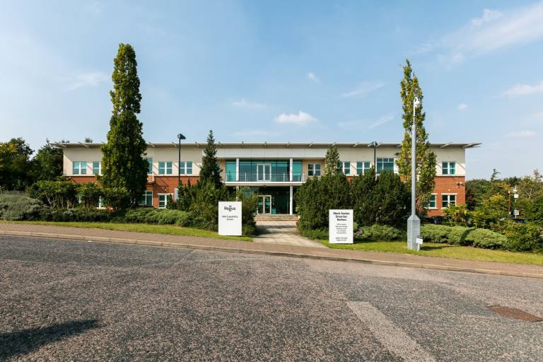 Luton - LU1 3PE \ Office Space for Rent - 2 Workstations