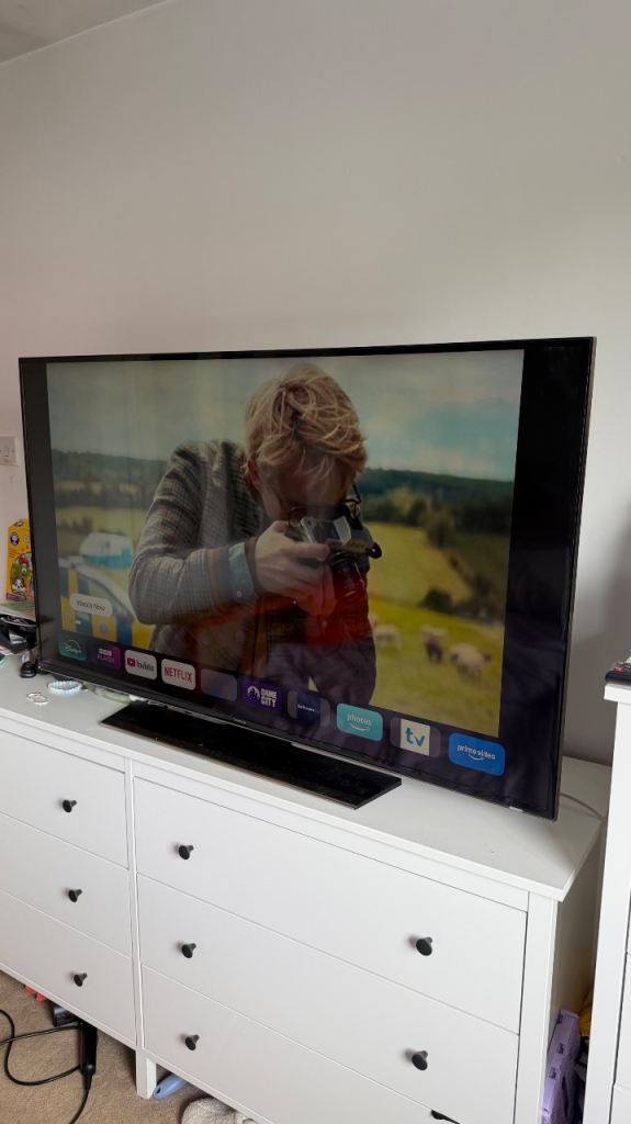 Samsung Smart TV – Good Condition, Two Remotes
