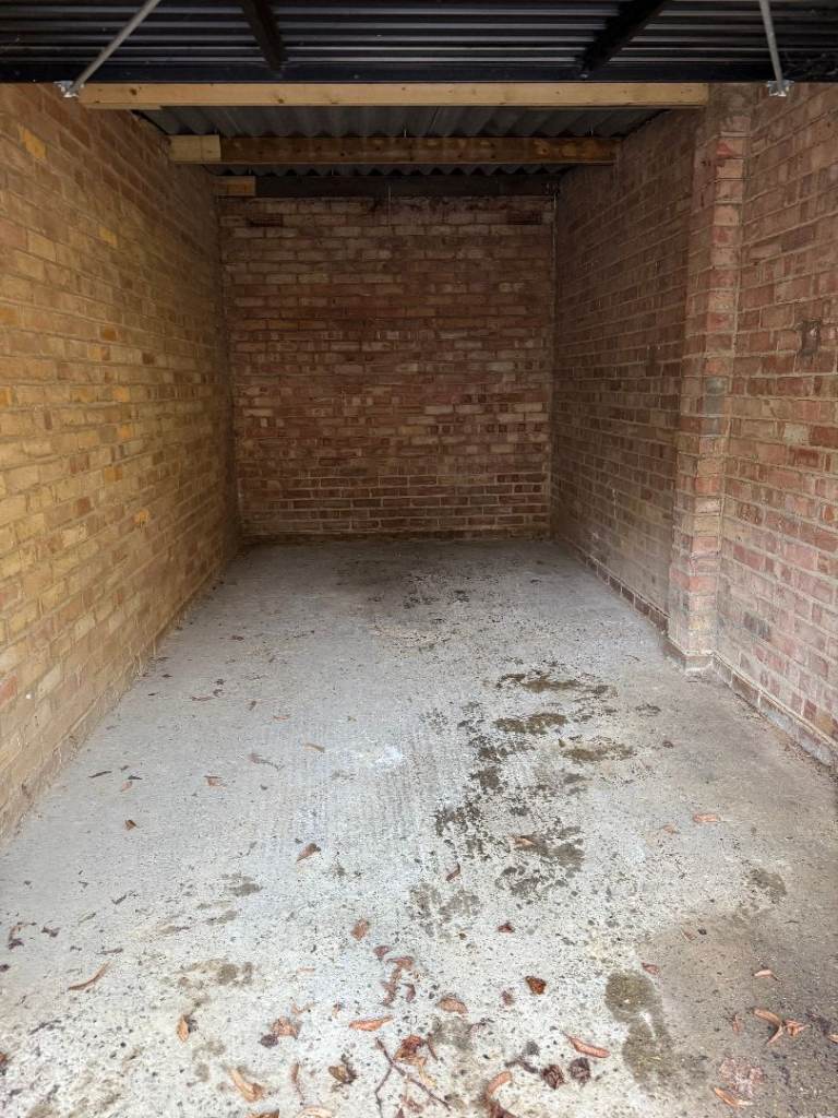 Secure lock up garage in Islington, N1