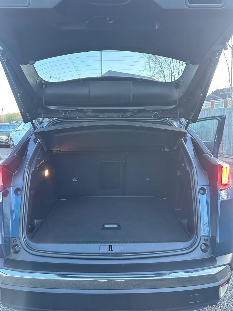 2023 Peugeot 3008 1.2 Hybrid 136 Allure Premium+ 5dr e-DSC6 HATCHBACK Petrol Manual