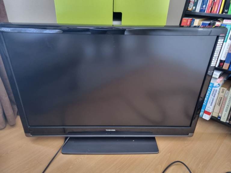 Toshiba 42XV563D LCD Colour TV - Black, Good Condition