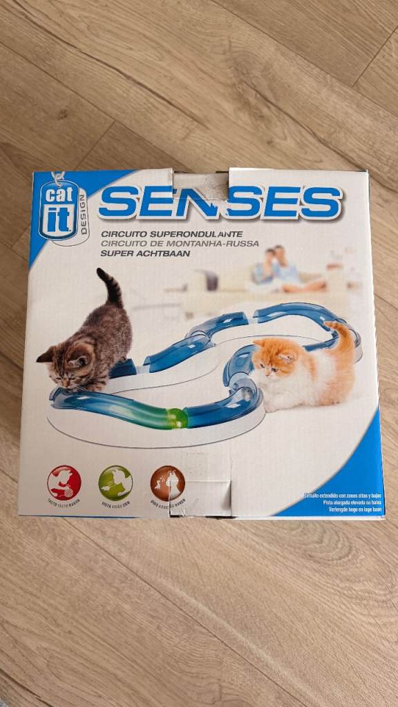 The Catit Senses Circuit  play with 2 light balls