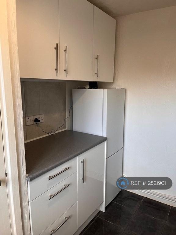 1 bedroom flat in Clifton, Nottingham, NG11 (1 bed) (#2821901)