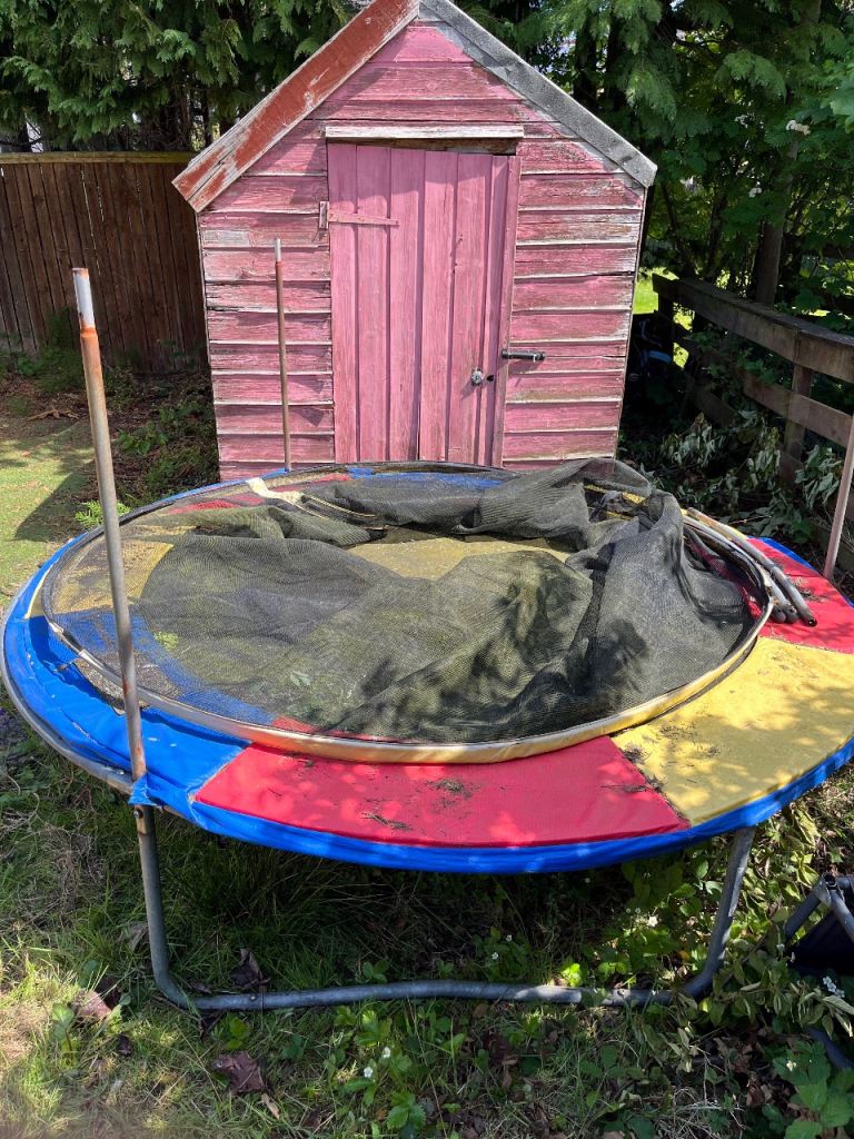 FREE Trampoline – Must go ASAP