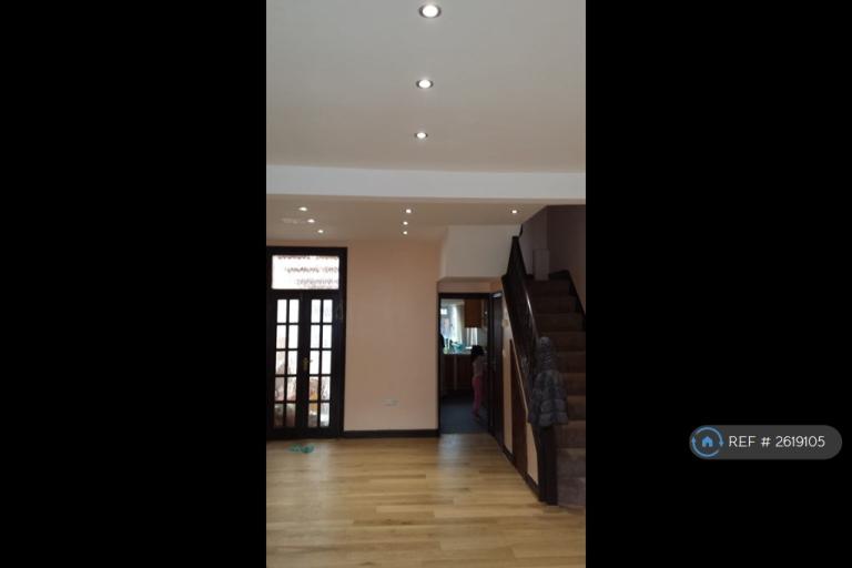 2 bedroom house in London, London, E6 (2 bed) (#2619105)