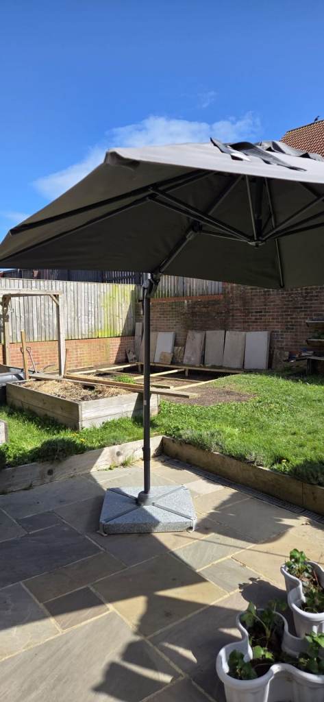 Bramblecrest 2.5m Cantilever Parasol with granite base