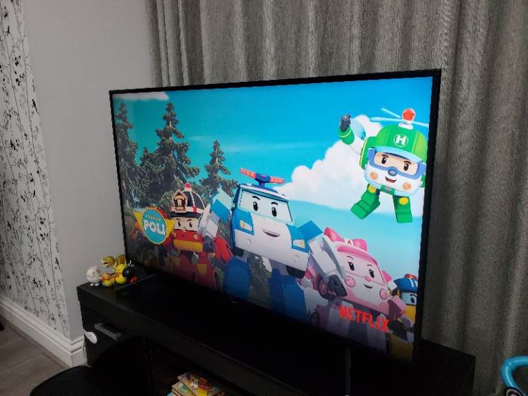 Sony Bravia 55" 4K HDR TV – 4K X-Reality PRO – Excellent Condition with TV cover