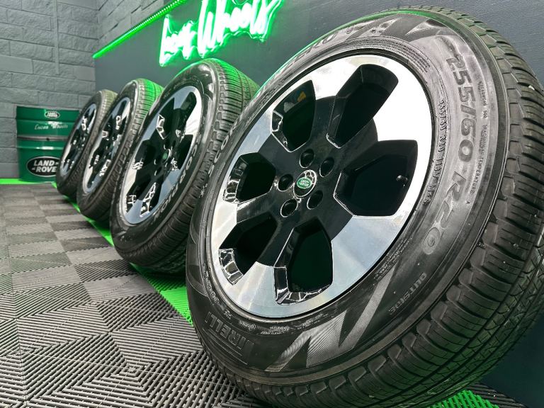 New Defender 90 / 110 L663 20” 6011 Gloss Black & Diamond Cut Alloy Wheels & 7mm+ Pirelli’s!