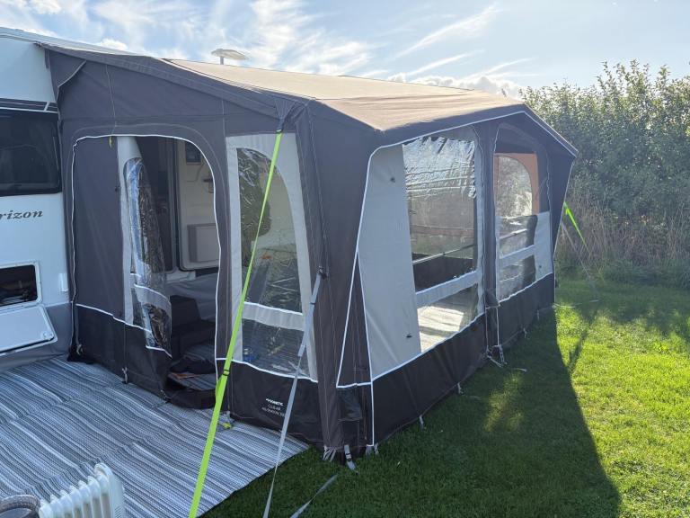 Dometic Club Air All-Season 390 S Awning – Good Condition