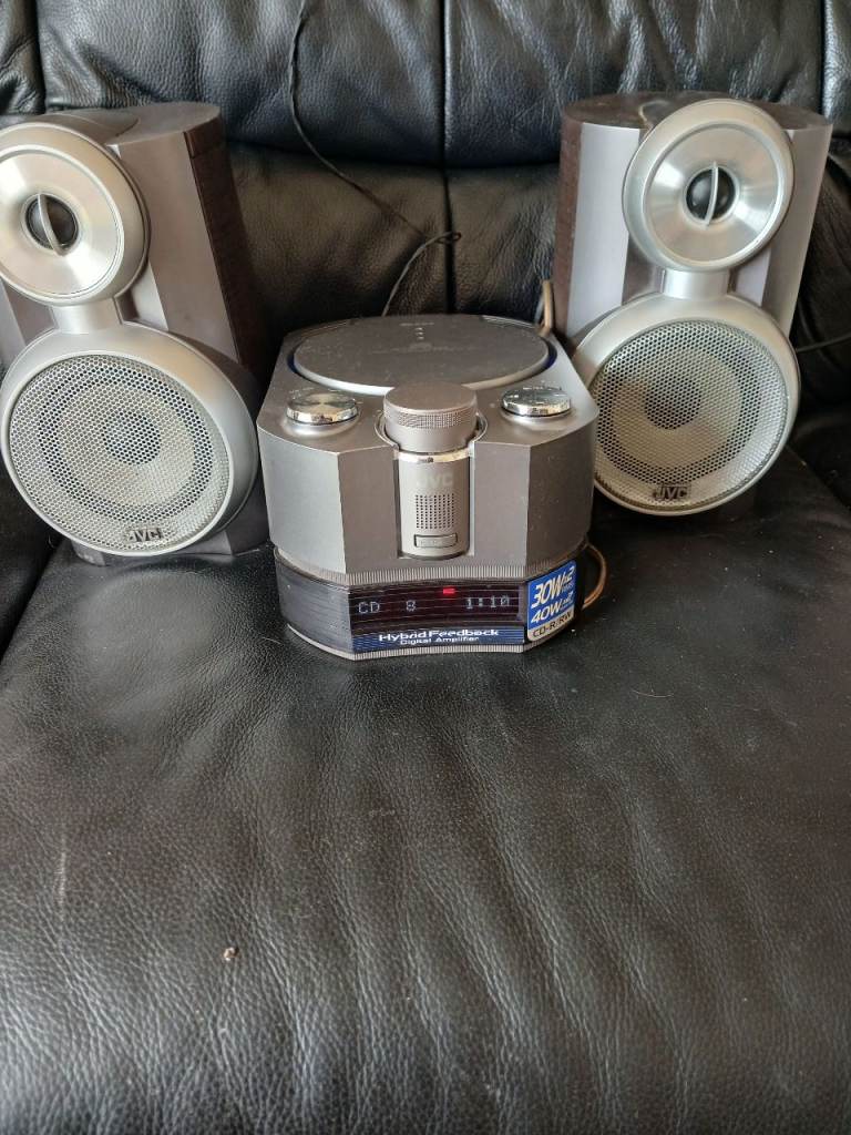 JVC Stereo System with Speakers – Good Condition