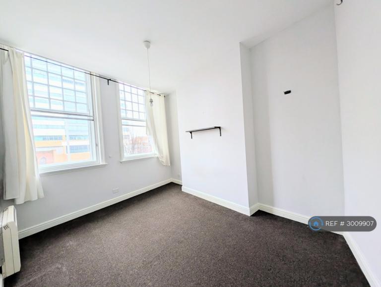 1 bedroom flat in Rockford House, Nottingham, NG1 (1 bed) (#3009907)