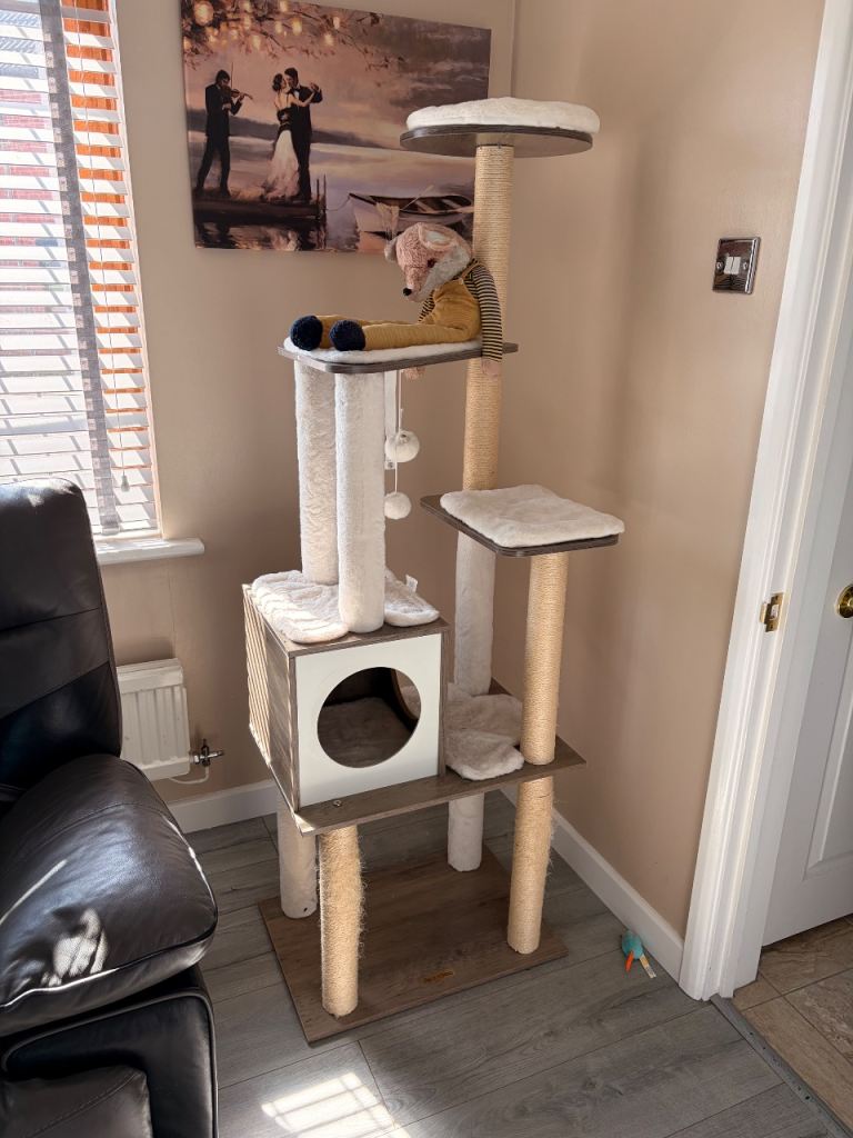 FEANDREA WoodyWonders Modern Cat Tower Tree
