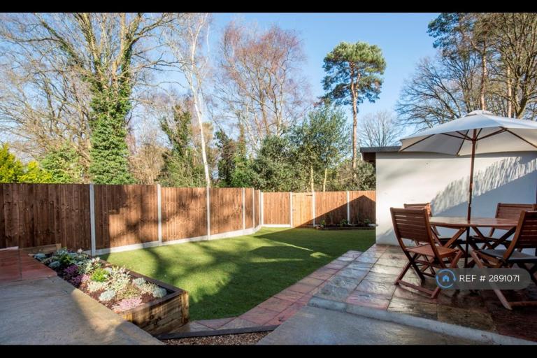 1 bedroom in Princess Road, Woking, GU22 (#2891071)
