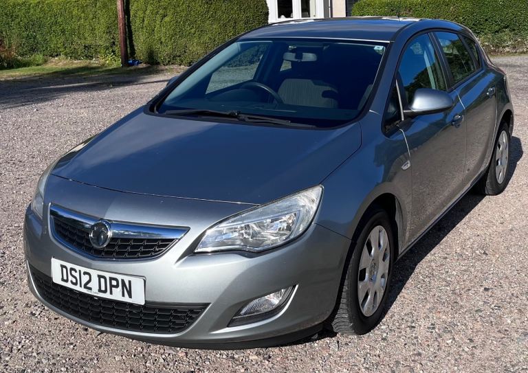 Vauxhall Astra 1.6, Silver, Hatchback, 2012, Manual, 1598 (cc), 5 doors