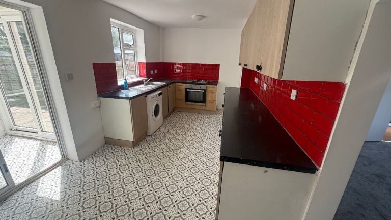 3 Bedroom House to rent in NG8 6JP