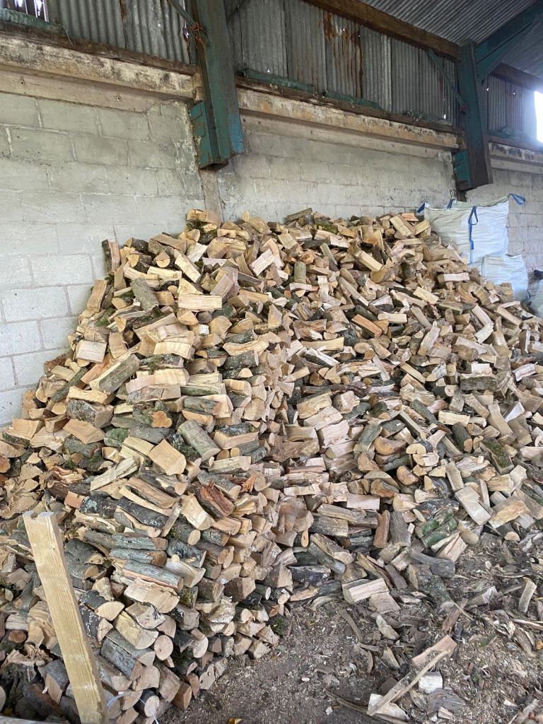 🔥READY TO BURN HARDWOOD LOGS WITH FREE DELIVERY🔥