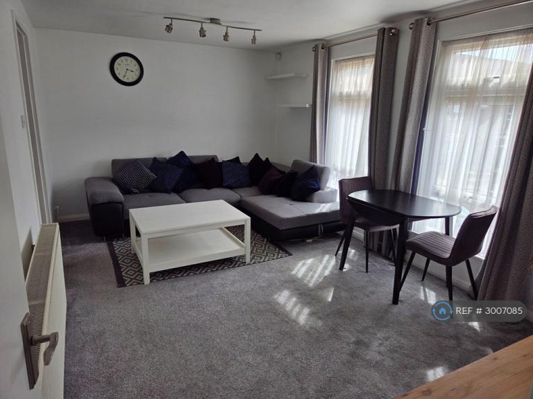 1 bedroom flat in Keilder Close, Uxbridge, UB10 (1 bed) (#3007085)