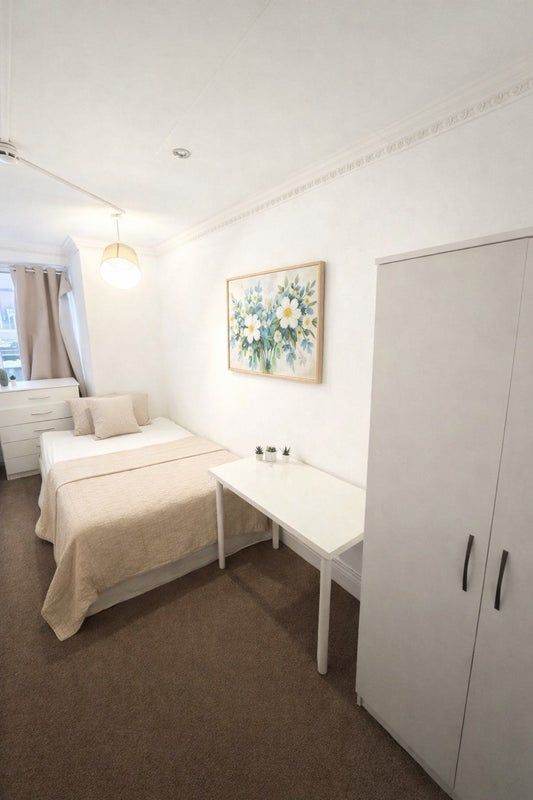 STUNNING DOUBLE ROOM IN CATFORD - PROFESSIONALS WELCOME 🔑