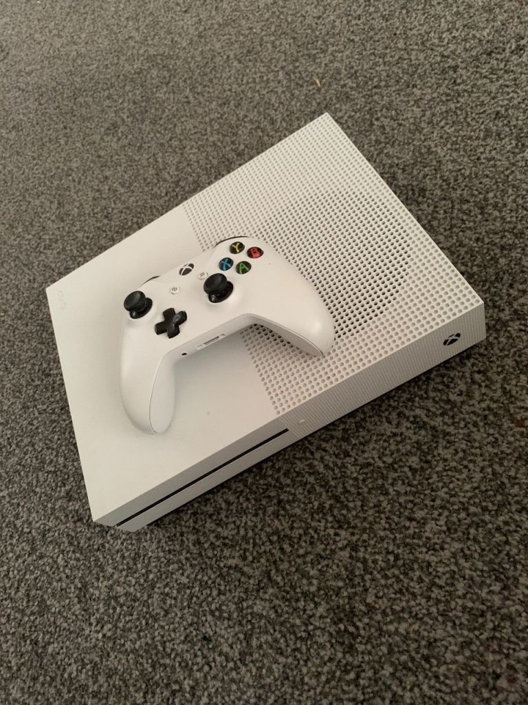  Xbox One S Console with Controller