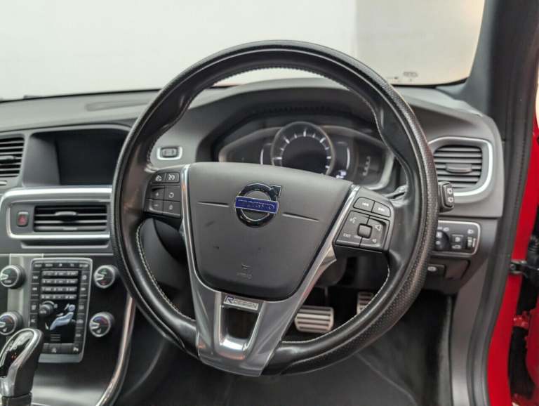 2017 Volvo V60 2.0 D3 R-Design Nav Estate 5dr Diesel Auto Euro 6 (s/s) (150 ps) PARK ASSIS ESTATE...