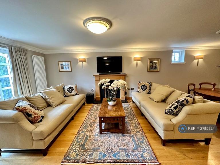 2 bedroom flat in Cammo Road, Edinburgh, EH4 (2 bed) (#2785324)