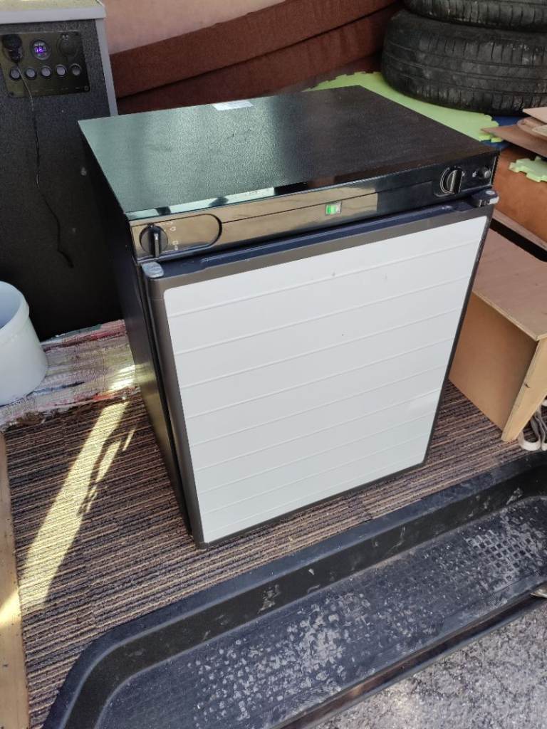 Dometic 3 way absorption fridge 