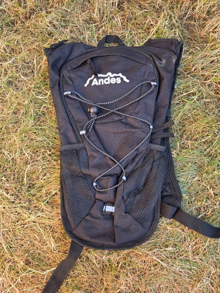 Andes Hydration Backpack 2L with a drinking system 