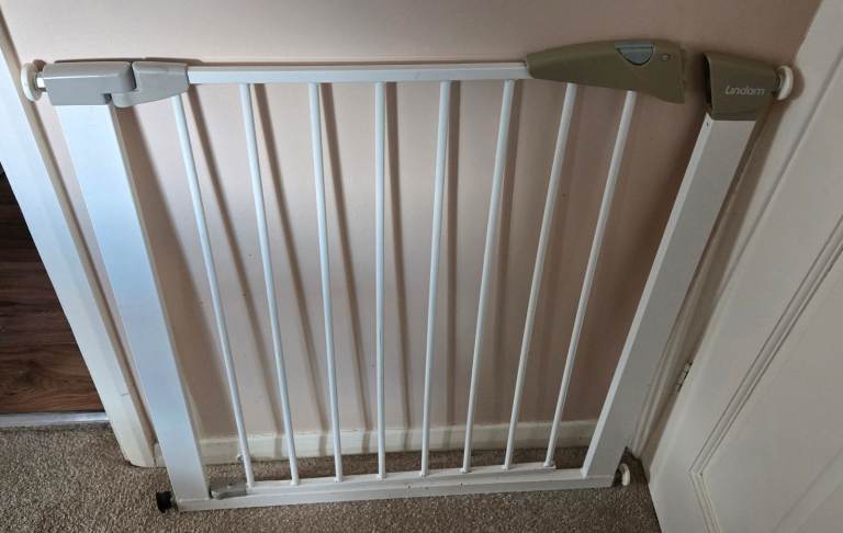 Baby safety gate 