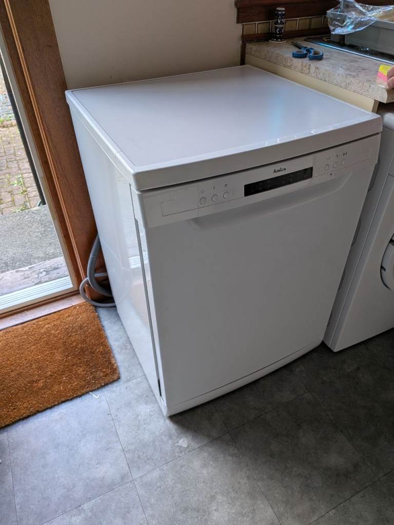 Amica Freestanding Dishwasher – Excellent Condition
