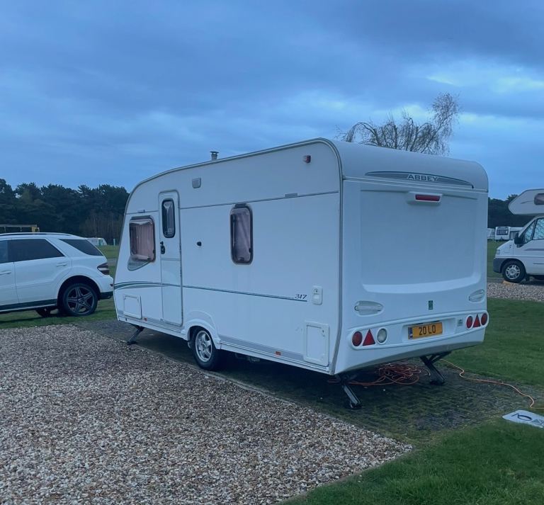 2006 Abbey Adventura 317 Caravan - Fixed Bed - Motor Mover